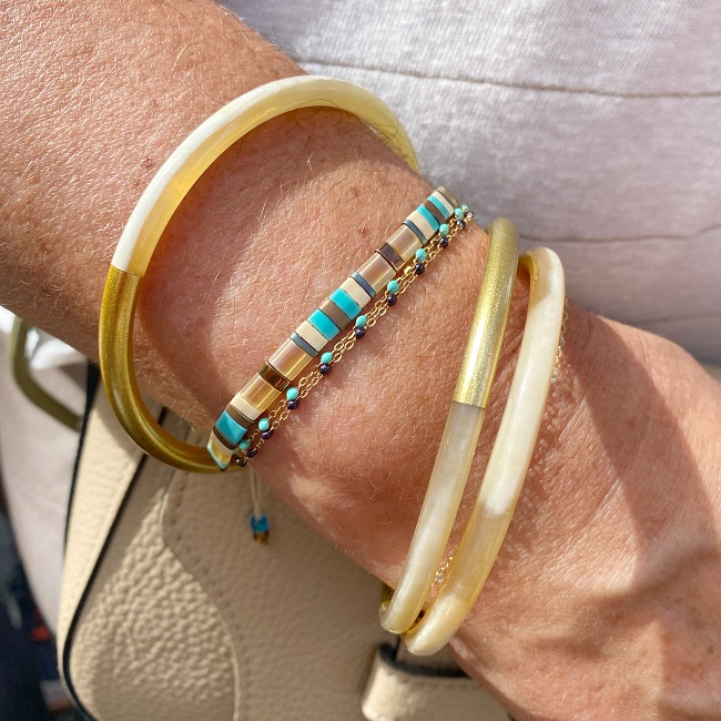 jolis bracelets joncs en corne or